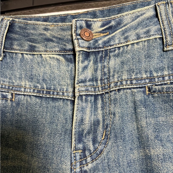 Commense Ultra High Rise, Mid Blue, Wide Leg Jeans with Unfinished Hem. - Picture 9 of 12